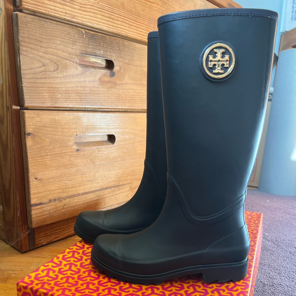 Tory Burch - Sarah Logo Knee High Rainboot - Navy Blue
